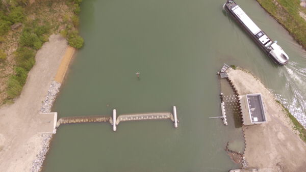 Water-filled rubber dam on river Maas (France)